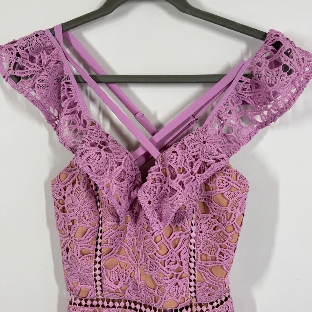 Adelyn Rae Sleeveless Floral Crochet Overlay Nude Lining Lavender Lace Romper XS - Picture 3 of 14
